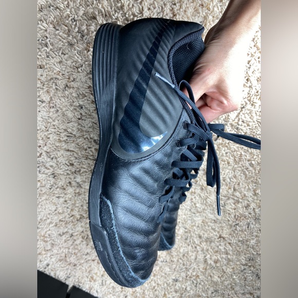 nike tiempo indoor soccer shoes Size 8.5 Black - Picture 2 of 10